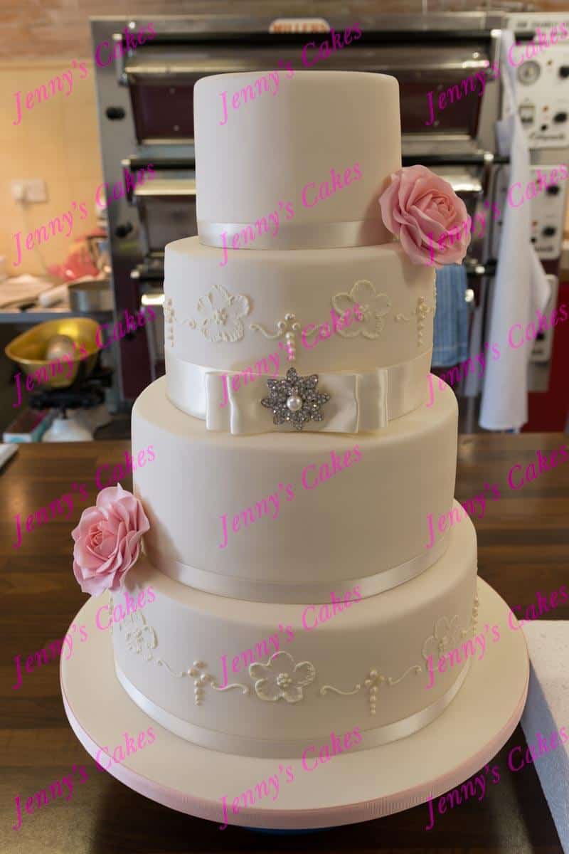 Elegant Wedding cake with Brush Embroidery Detail